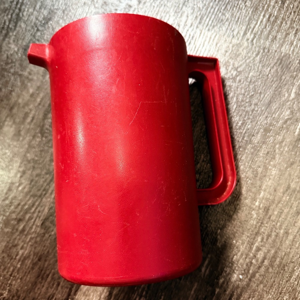 Tupperware Pitcher Unisex OS Red 1676-4 Vintage Plastic Textured Pour Spout USA